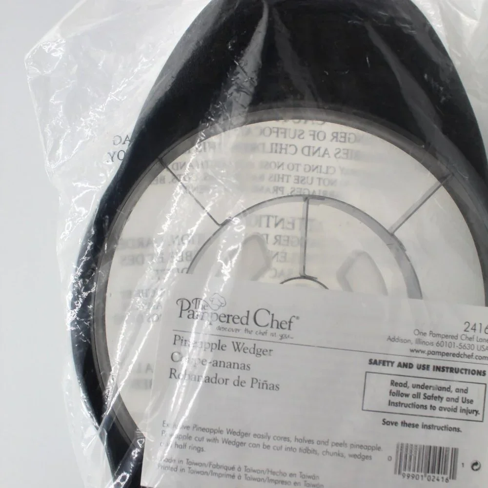 Pampered Chef Pineapple Wedger Corer Slicer With Blade Guard #2416 New Sealed